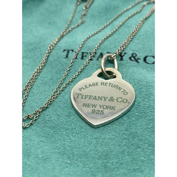 Return to Tiffany & Co. Green Enamel Font/Writing Heart Charm Sterling Silver - Picture 5 of 8